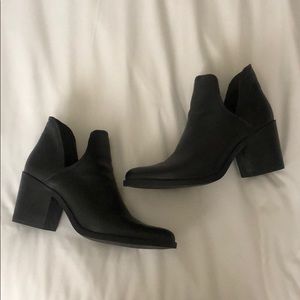 Gorgeous Black Leather Bootie “Postal”